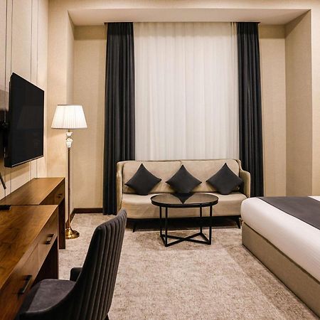Готель Wyndham Garden Ташкент Екстер'єр фото