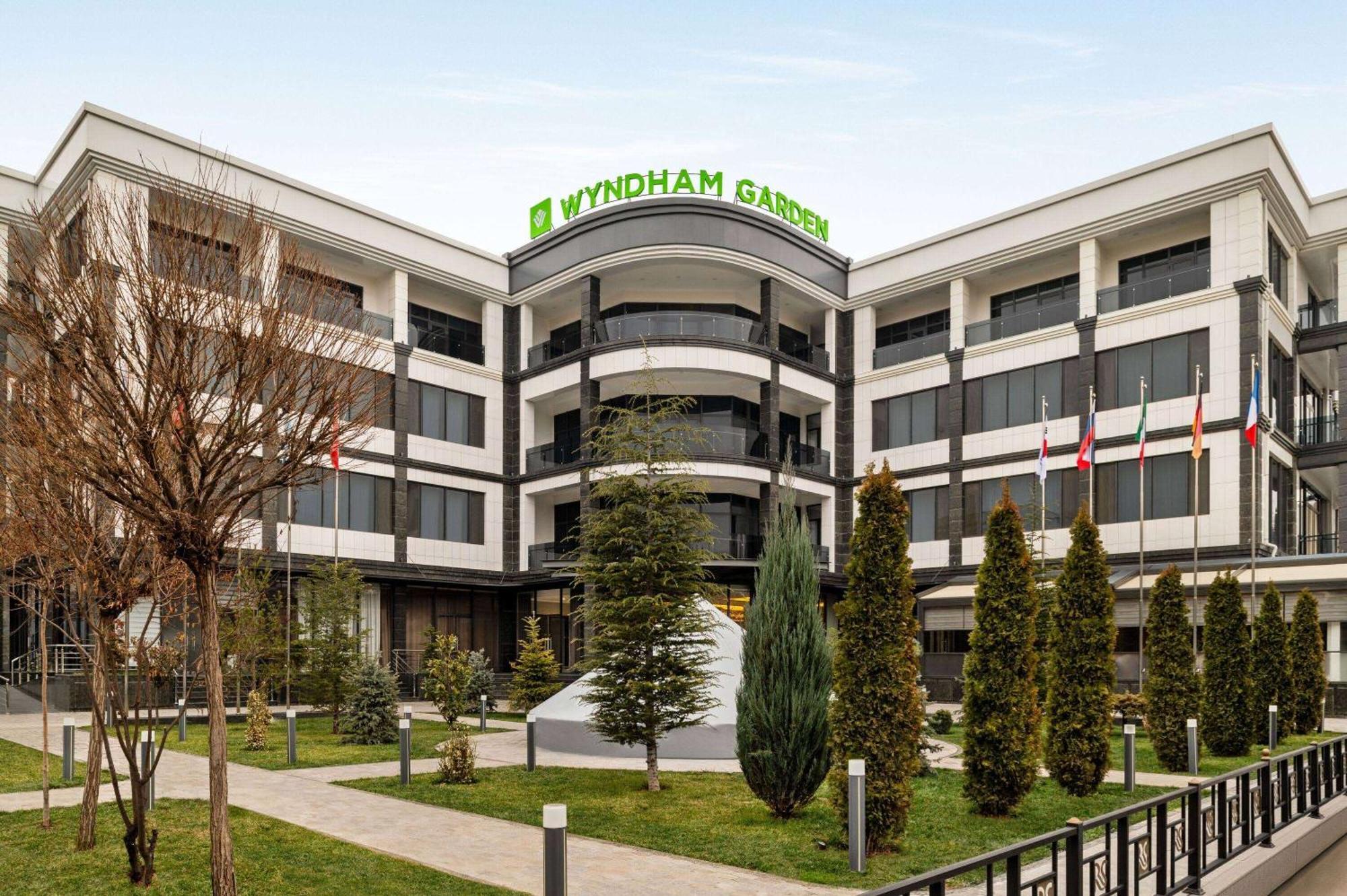 Готель Wyndham Garden Ташкент Екстер'єр фото
