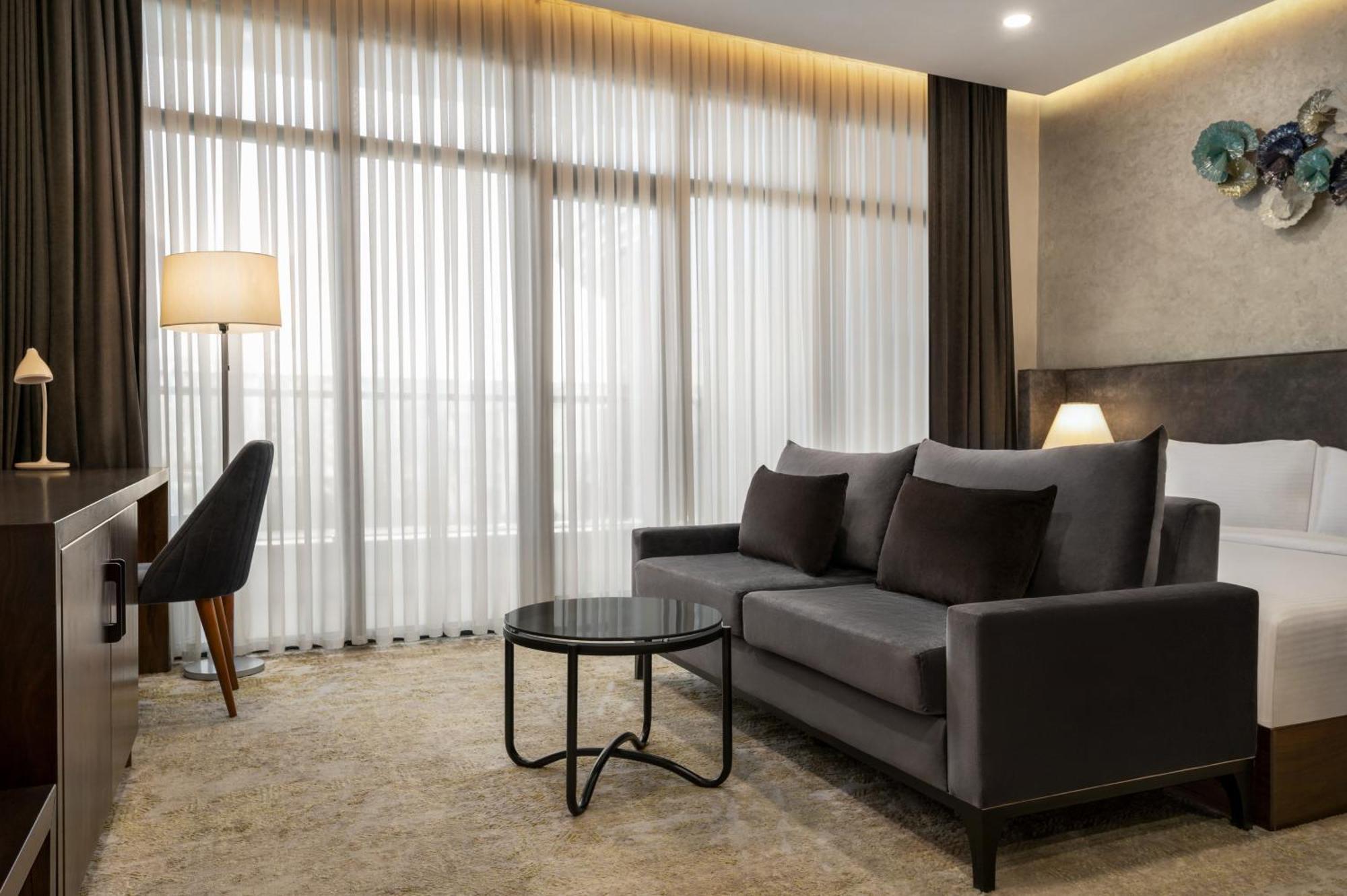 Готель Wyndham Garden Ташкент Екстер'єр фото